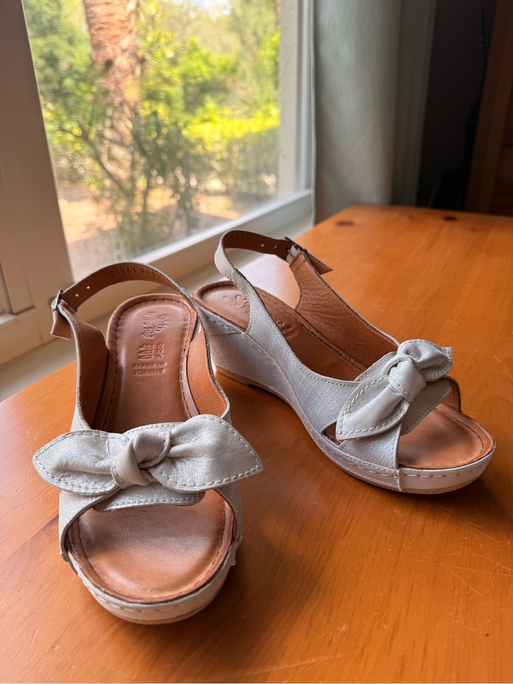 “New” in box never worn “Spring Step” White Knot Slingback platform - Picture 2 of 11